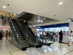 Lucky Plaza (D9), Shop House #464086201